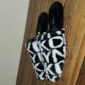 DKNY black white slippers size 5 M